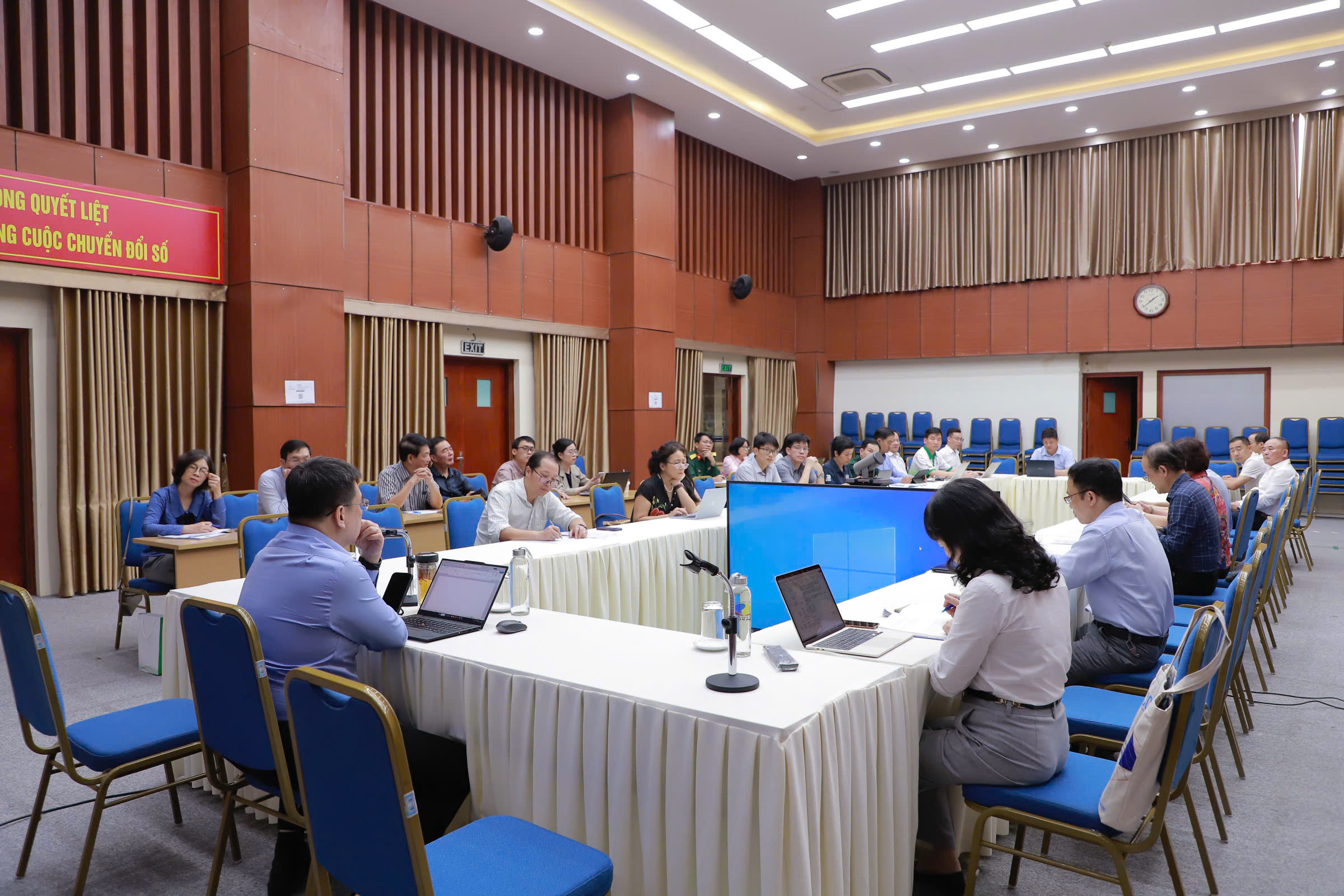 Hoàn thiện QCVN 01:2022/BKHCN trước yêu cầu áp dụng xăng E10 toàn quốc