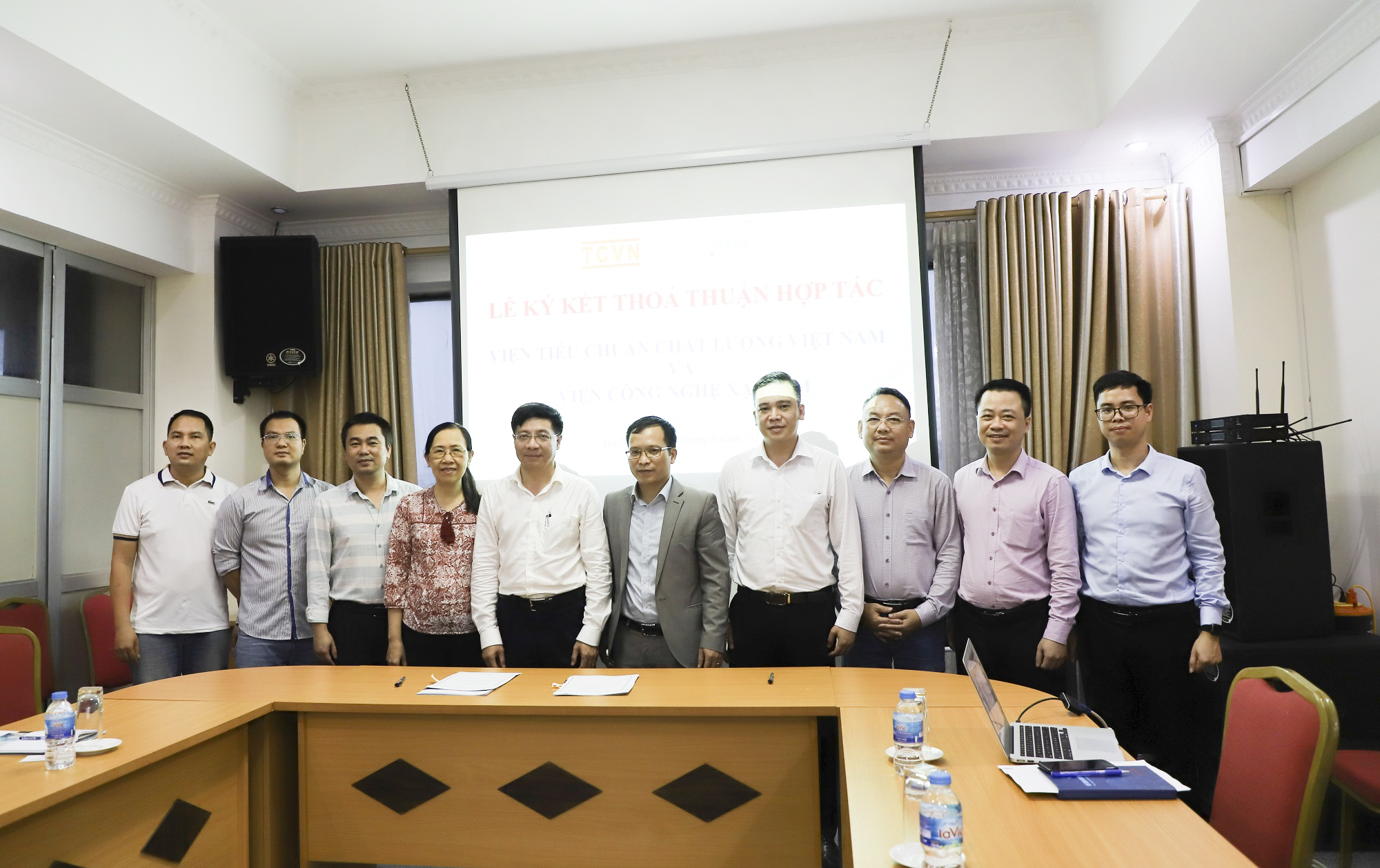 Lễ ký kết thỏa thuận hợp tác giữa Viện Tiêu chuẩn Chất lượng Việt Nam và Viện Công nghệ Xạ hiếm